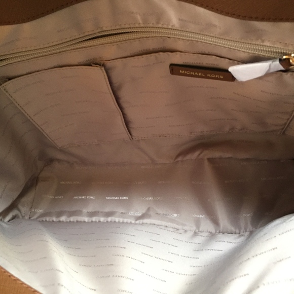 MICHAEL KORS Jet Set Medium Saffiano Brown Leather - Picture 8 of 8